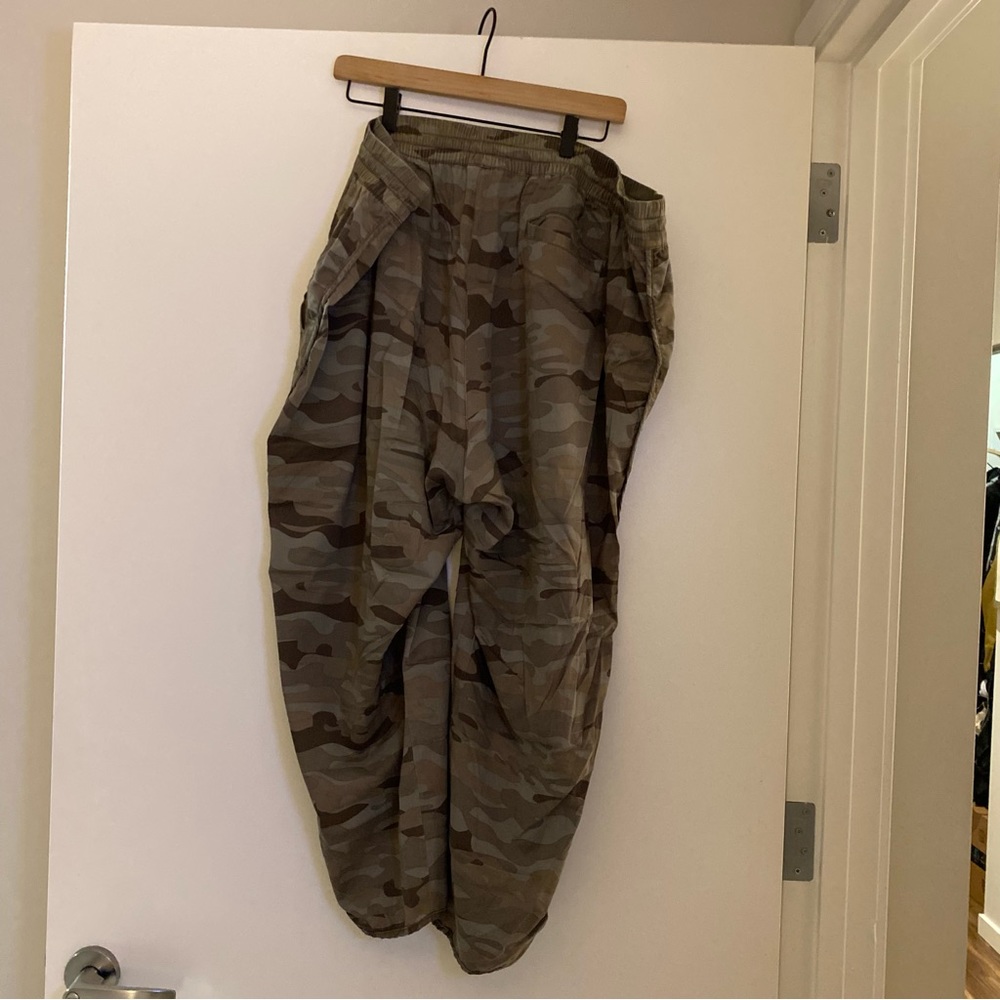 Cropped pants - Picture 2 of 2